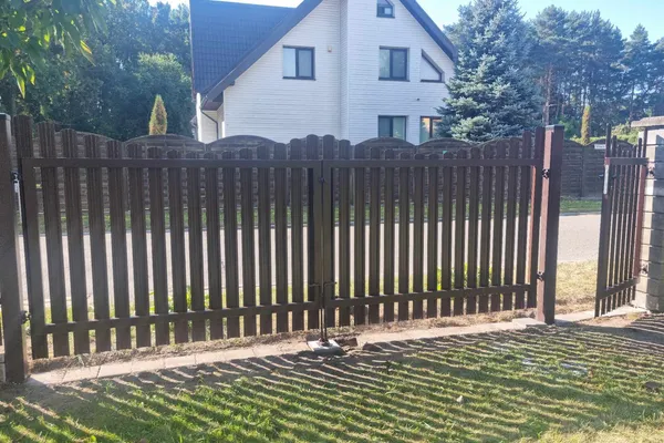 Dvivėriai kiemo vartai